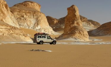 Legends of the Nile and White Desert in a 4×4 – Special Flight Friday